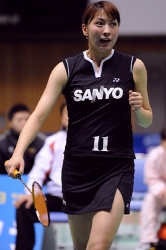 Kumiko Ogura in black badminton outfit.
