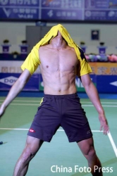 Check out Lin Dan's abs!