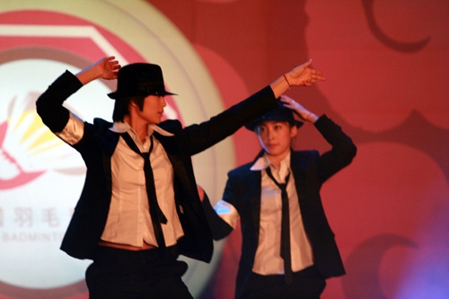 Wang Lin performing in concert.