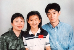 Young Wang Lin with parents.