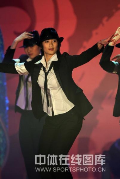 Wang Lin performing in concert.