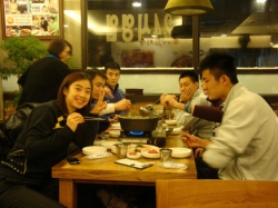 Wang Shixian dinner with teammates