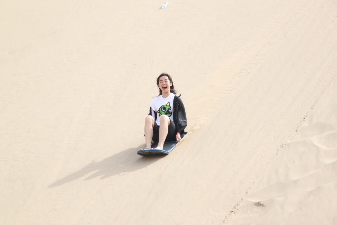 Wang Shixian having fun.