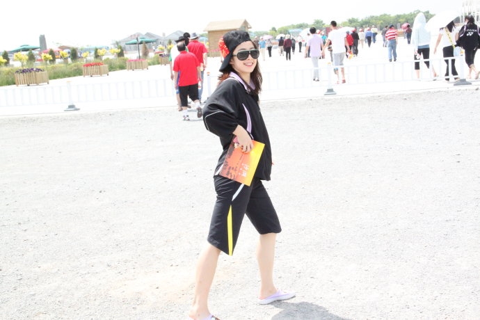 Wang Shixian at the beach.