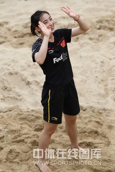 Wang Shixian at the beach.